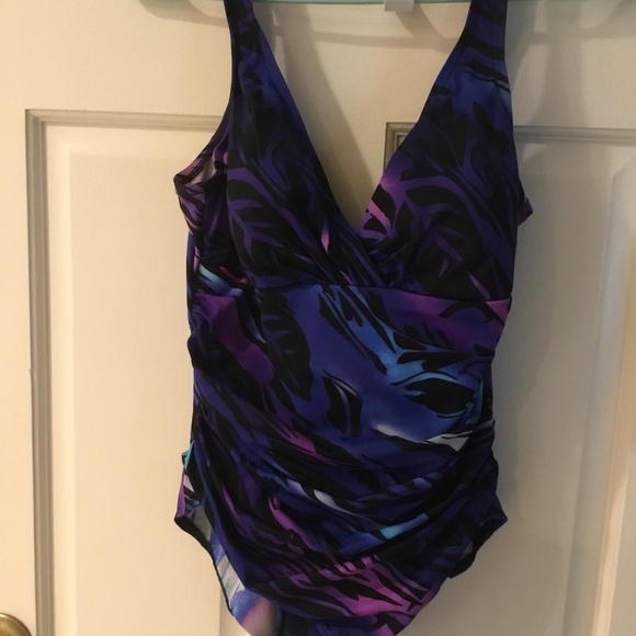 Women’s Size 12 One-piece Swimsuit - Picture 1 of 2